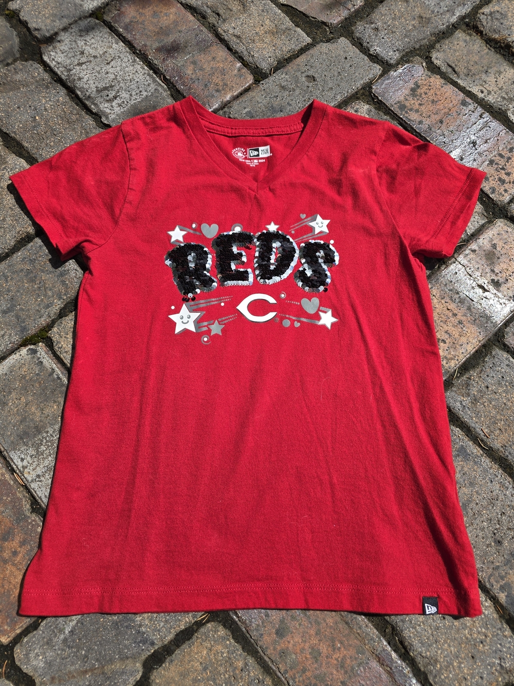 MLB Cincinnati Reds Flip Sequin Logo Tee with Stars & Hearts 10/12 Fan Gear